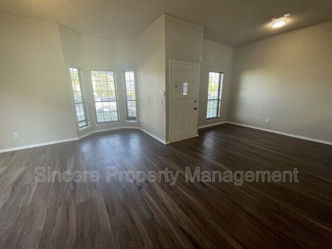 Building Photo - 2121 Lonnie Lane