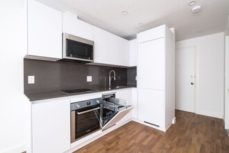 Building Photo - 55 Hendrick Ave