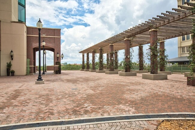 Building Photo - 300 S Duval St