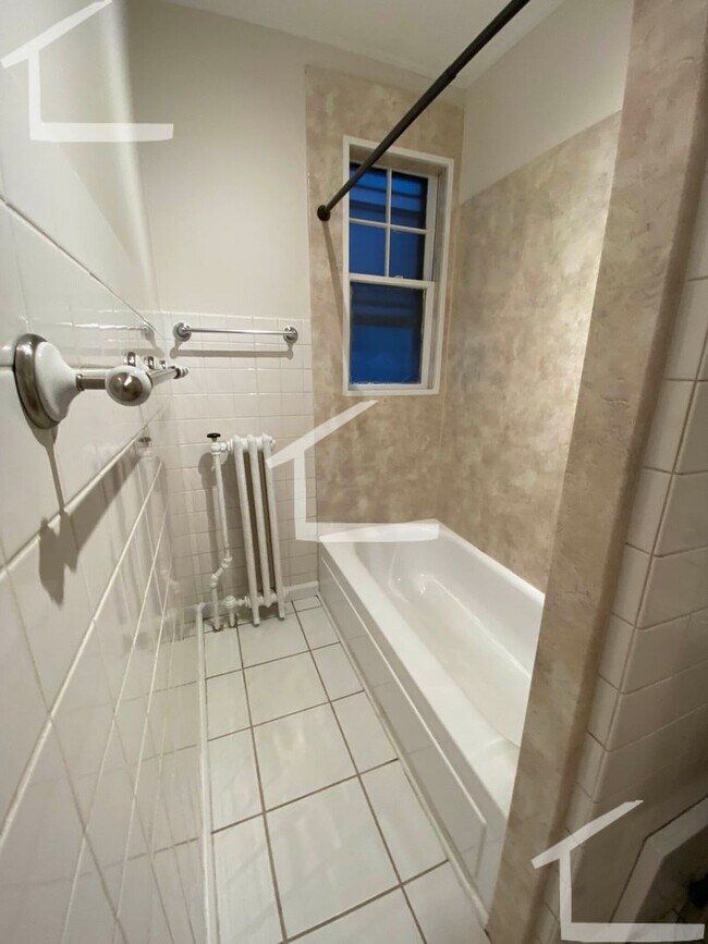 Building Photo - Beautiful Renovated apartment in Brighton