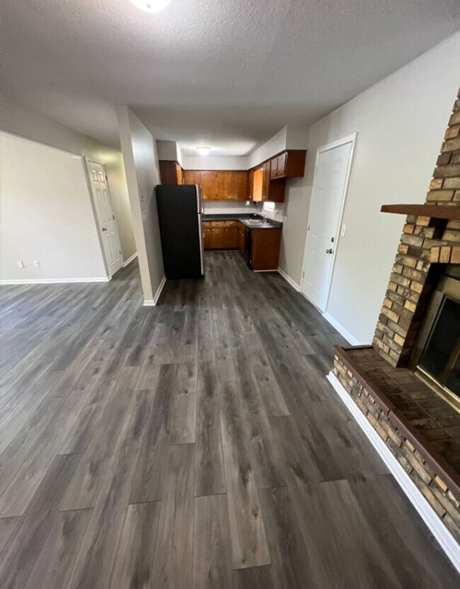 Foto del edificio - Spacious 3 Bedroom Home with Bonus Basemen...