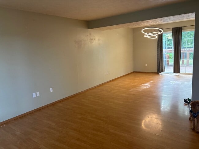 Building Photo - 1305 N Stevenson Rd