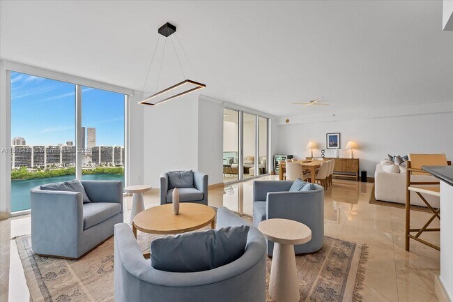 Foto del edificio - 3301 NE 183rd St