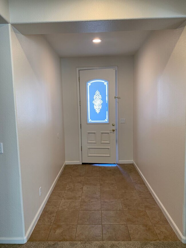 Foto del edificio - Coming up FOR SALE! Like New Super clean 3/2 West Fresno single story in Central Unified