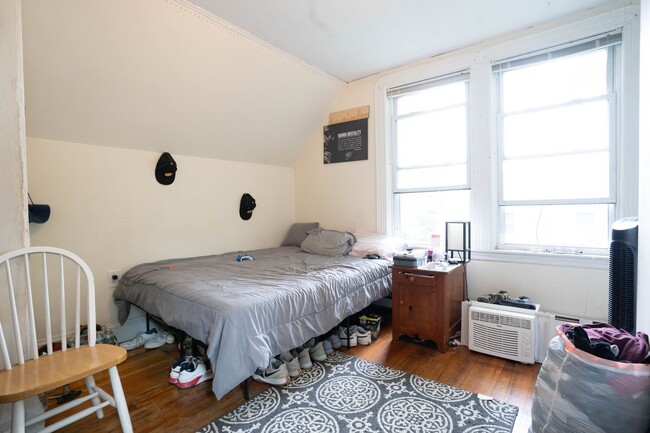 Foto del edificio - HOT ALLSTON LISTING!!!!