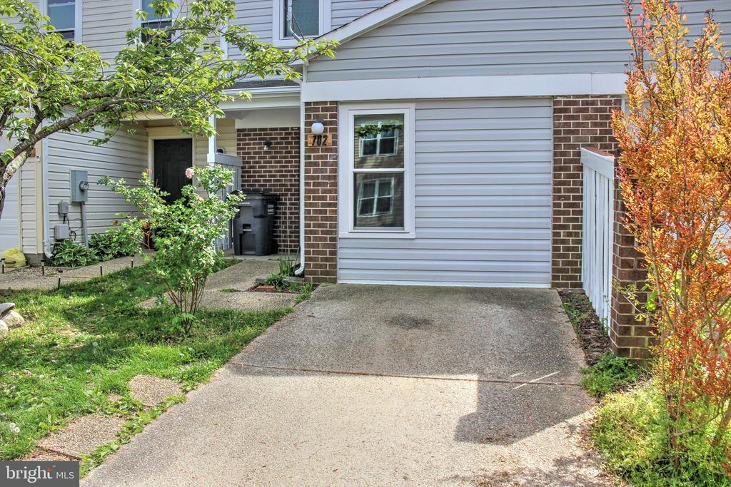 Primary Photo - 46357 Columbus Dr