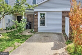 Building Photo - 46357 Columbus Dr