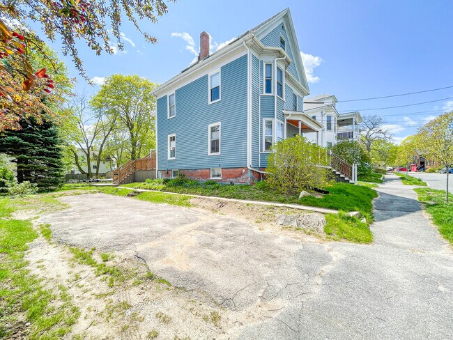Building Photo - 36 Sawyer St