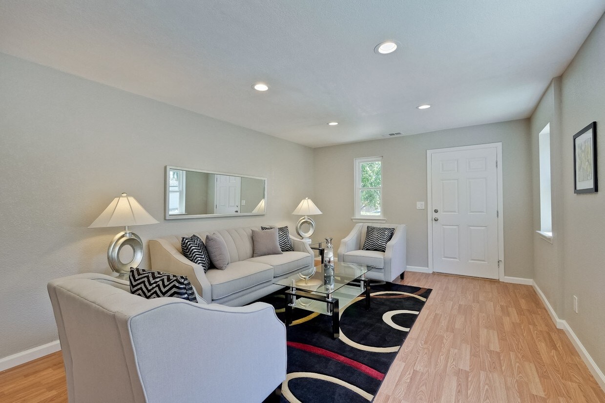 Foto principal - 481 Morse Ave