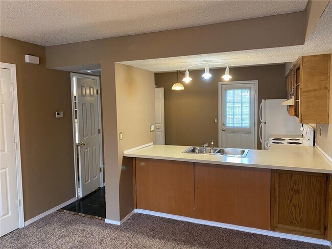 Building Photo - 708 Durham Ln