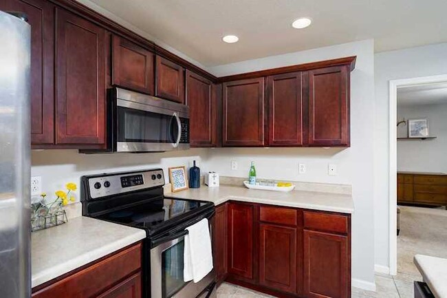 Building Photo - 5300 Silver Mill Dr