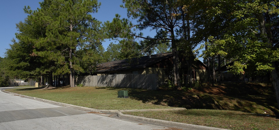 Primary Photo - Clyde Park Apartments