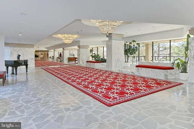 Building Photo - 1101 S Arlington Ridge Rd