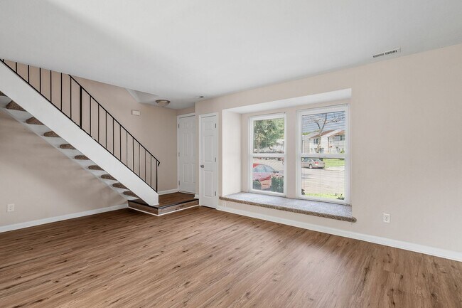 Building Photo - Cute VB Townhouse- Ready NOW!!!