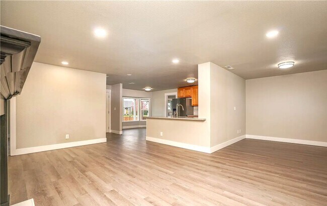 Foto del edificio - Rooms for rent in 4bedroom/2ba Downtown Puyallup Duplex