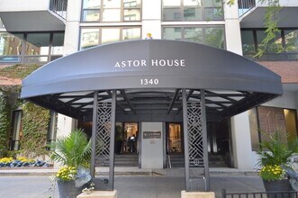 Building Photo - 1340 N Astor St