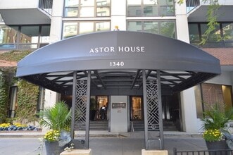 Building Photo - 1340 N Astor St