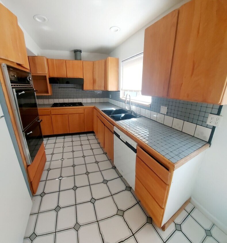 Foto principal - 3/4 mile to beach 3BR in Redondo Beach