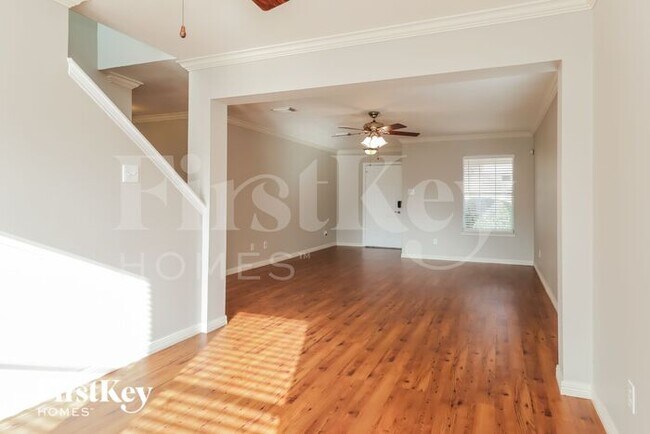 Foto del edificio - 7707 Little Thicket Ct