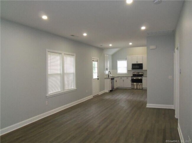 Foto del edificio - 592 Sylvan Ave