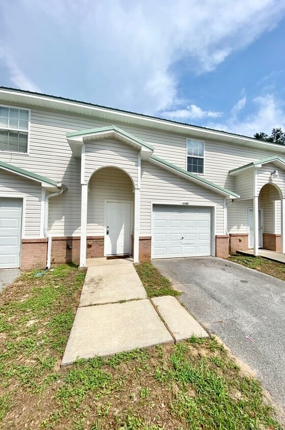 Primary Photo - 2 Bedroom 2.5 Bath 1 Car Garage Condo for ...