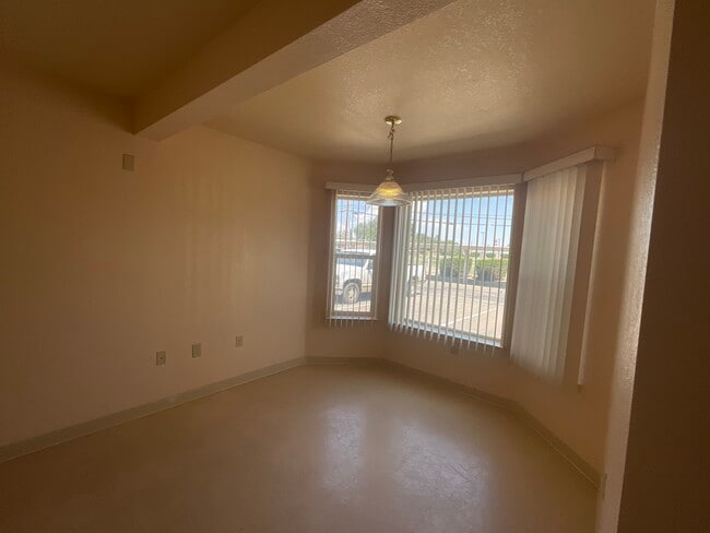 Building Photo - Vista Montana