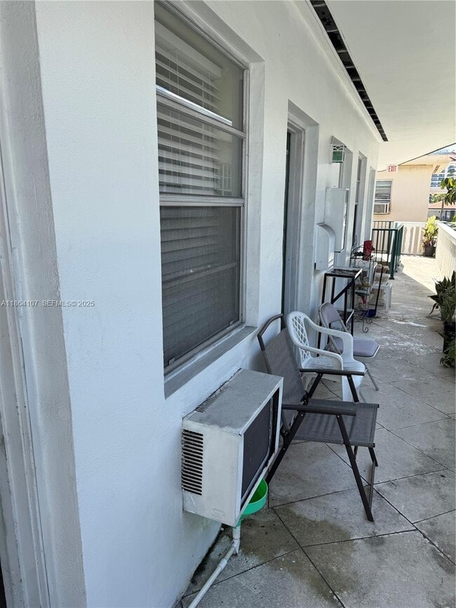 Foto del edificio - 6856 Abbott Ave