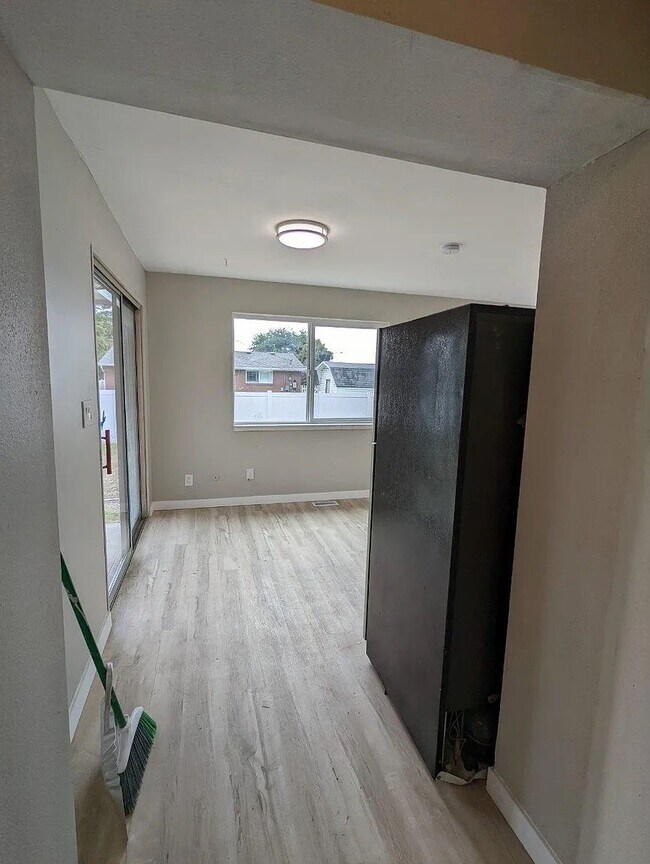 Foto del edificio - 1025 500 N