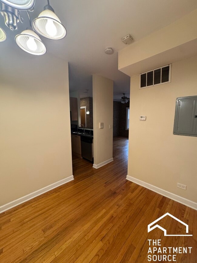 Building Photo - 1336 W Estes Ave
