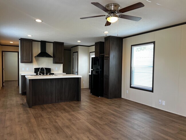 Foto del edificio - 709 N Collins Fwy