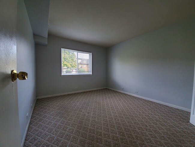 Building Photo - 9405 Bay Colony Dr