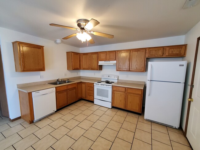 Kitchen - 1020 Augusta Ln