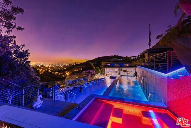 Foto del edificio - 6425 Weidlake Dr