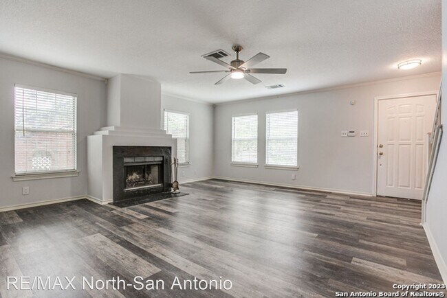 Foto del edificio - 4 br, 2.5 bath House - 7531 Rainlilly Cove