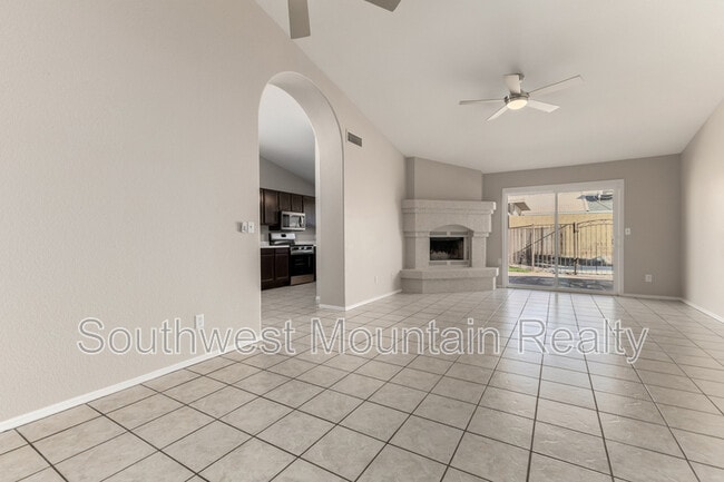 Foto del edificio - 5526 E Forge Ave