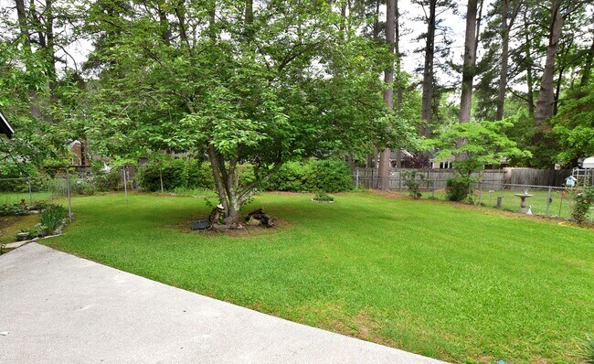 Building Photo - 724 Cedarbrook Dr