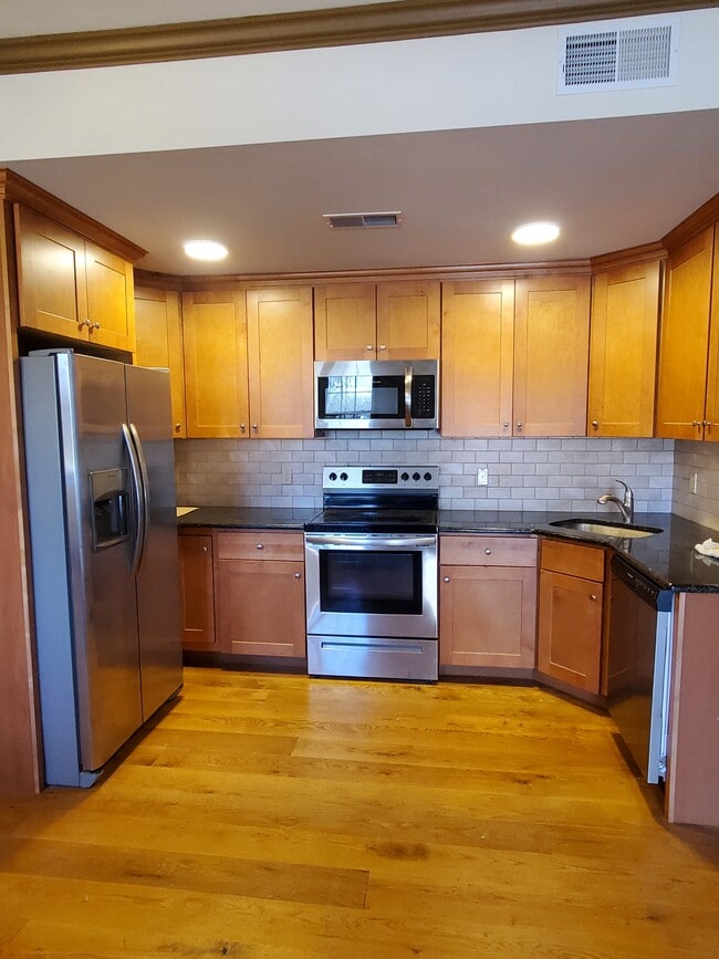 Building Photo - 3428 Bedminster Rd