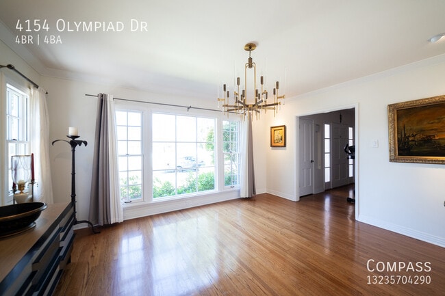 Building Photo - Recently Renovated Colonial Home with Cust...