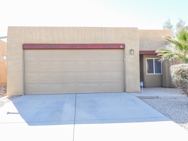 Building Photo - 4 Bedroom 2 Bath Home