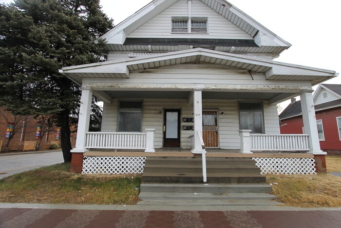 Primary Photo - 919 N Main St