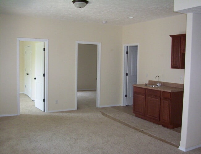 Building Photo - Beautiful 5 bedroom walkout basement house!!