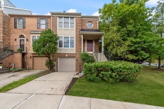 Building Photo - 9401 Rosmarin Way