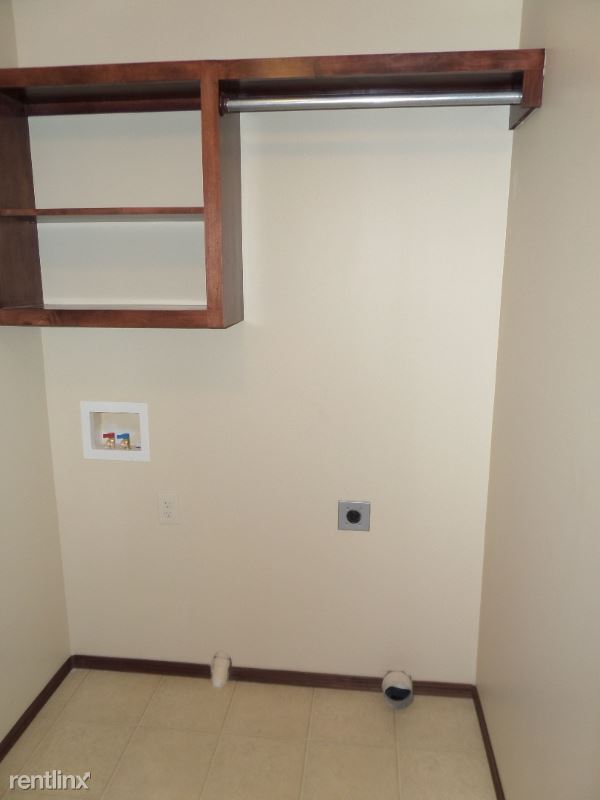 Building Photo - 221 E Kellogg St
