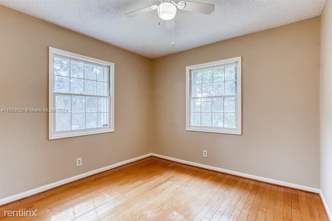 Building Photo - 4 br, 3 bath House - 748 Place