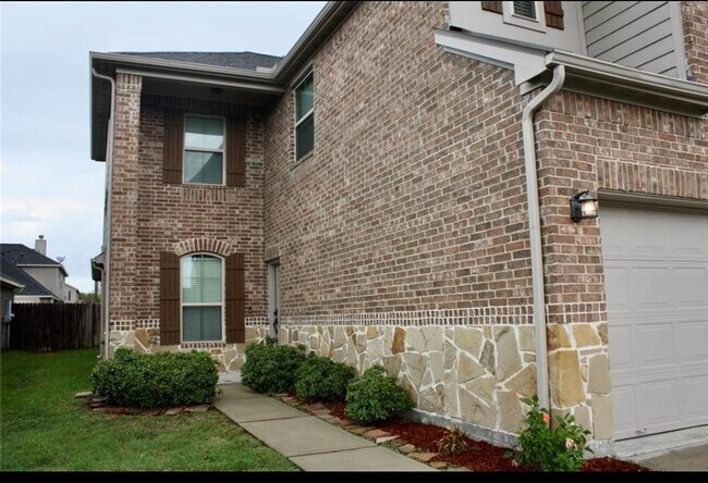 Foto del edificio - 5107 Misty Ln