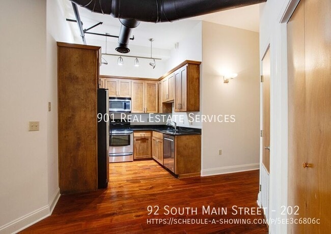 Building Photo - 92 S Main St