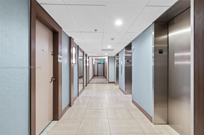 Foto del edificio - 3731 N Country Club Dr