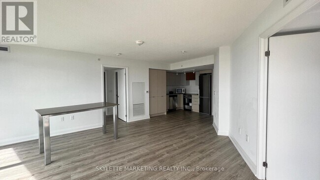 Photo du bâtiment - 30 Gibbs Rd