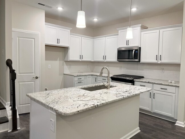 Photo - 1106 Crater Lake Way House