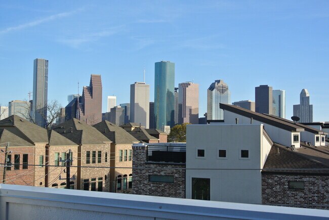 Houston Downtown View - 1904 Crockett St